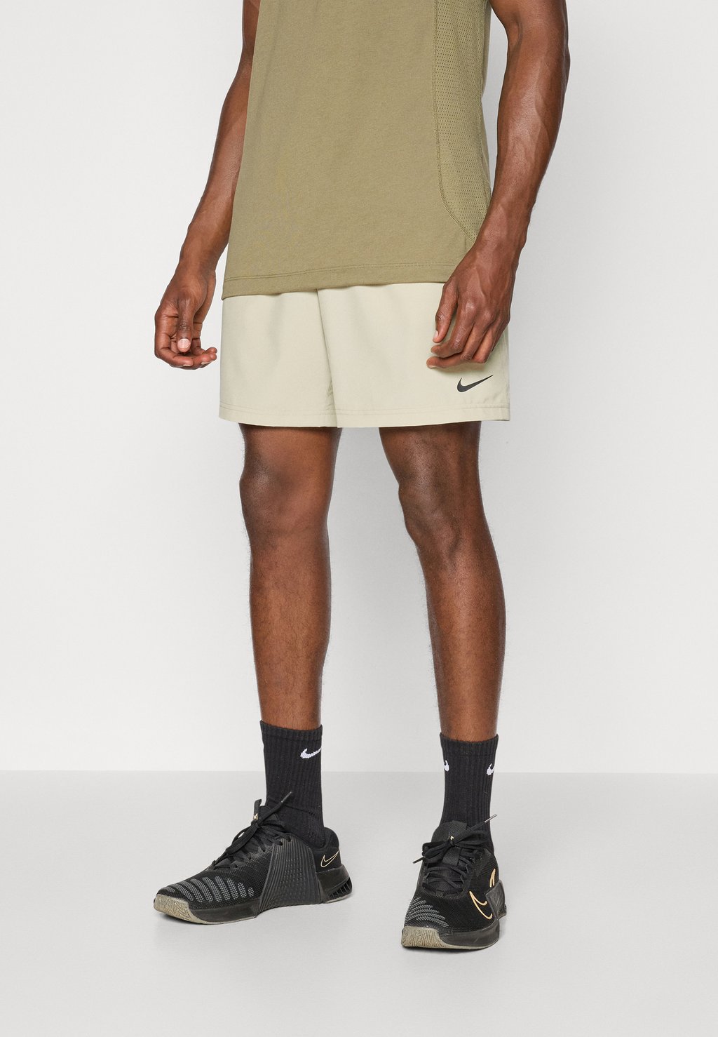 

Спортивные шорты FORM Nike Performance, хаки