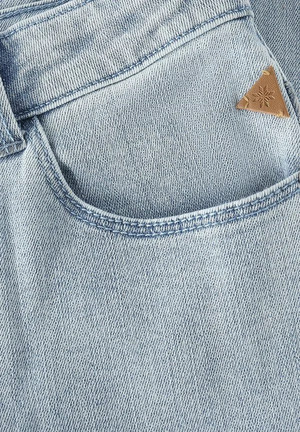 Изысканные джинсы-сигареты Indian Blue Jeans, Used Light Denim — фото 3