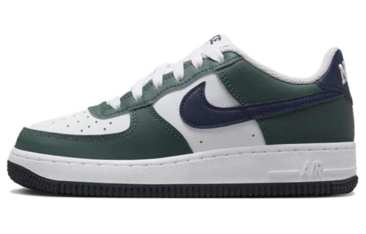 

Женские кроссовки для скейтбординга Nike Air Force 1, White/Obsidian/Vintage Green