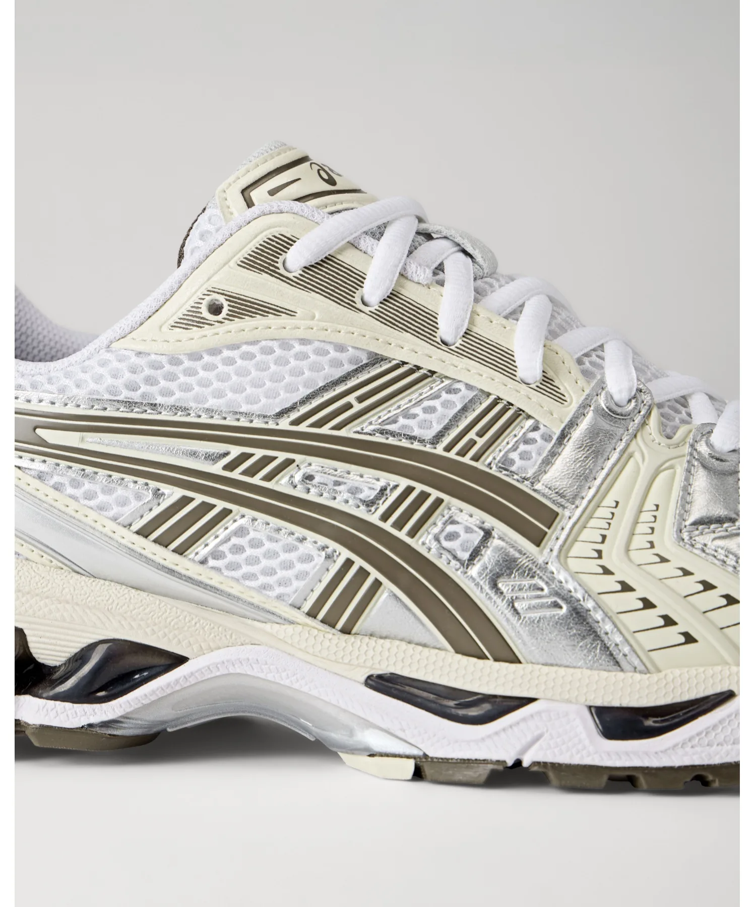Унисекс кроссовки для бега ASICS GEL-KAYANO 14 белые с серебристым — фото 2