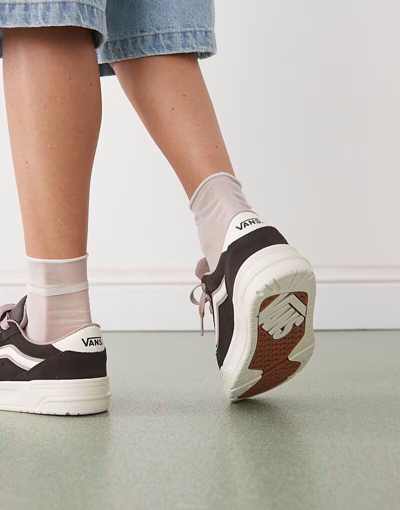 Массивные замшевые кеды Vans Hylane темно-коричневого цвета — фото 4