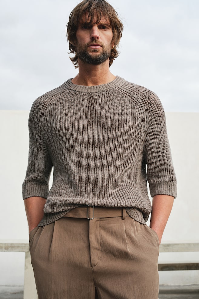 

Свитер с короткими рукавами, прямого кроя. H&M, серый