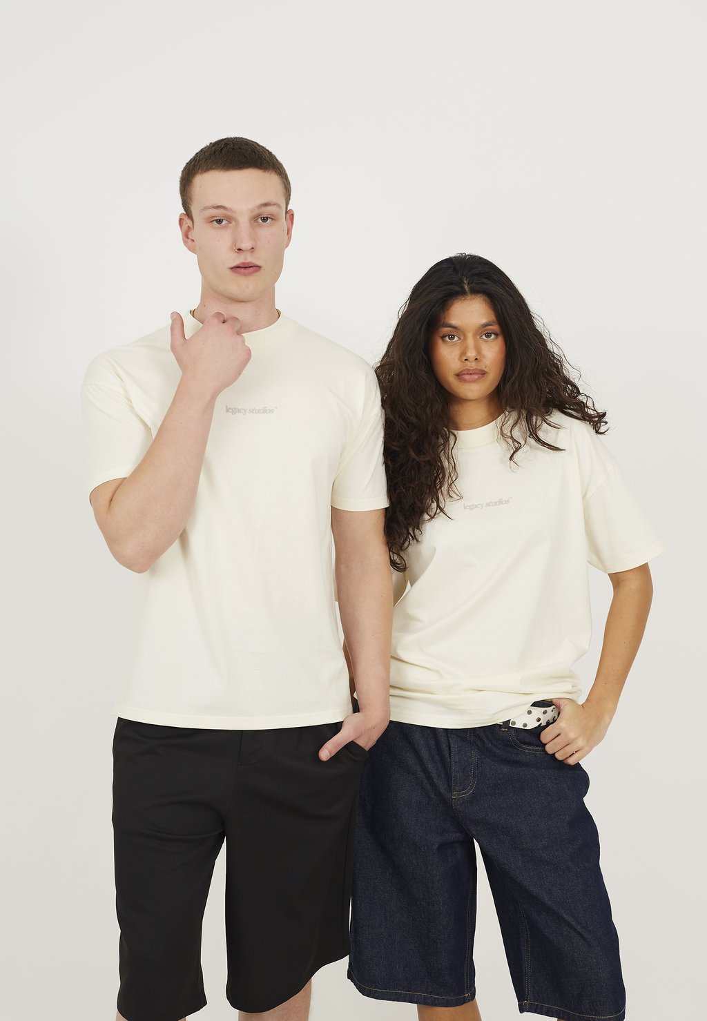 

Футболка с принтом UNISEX LEGACY STUDIOS, бежевый