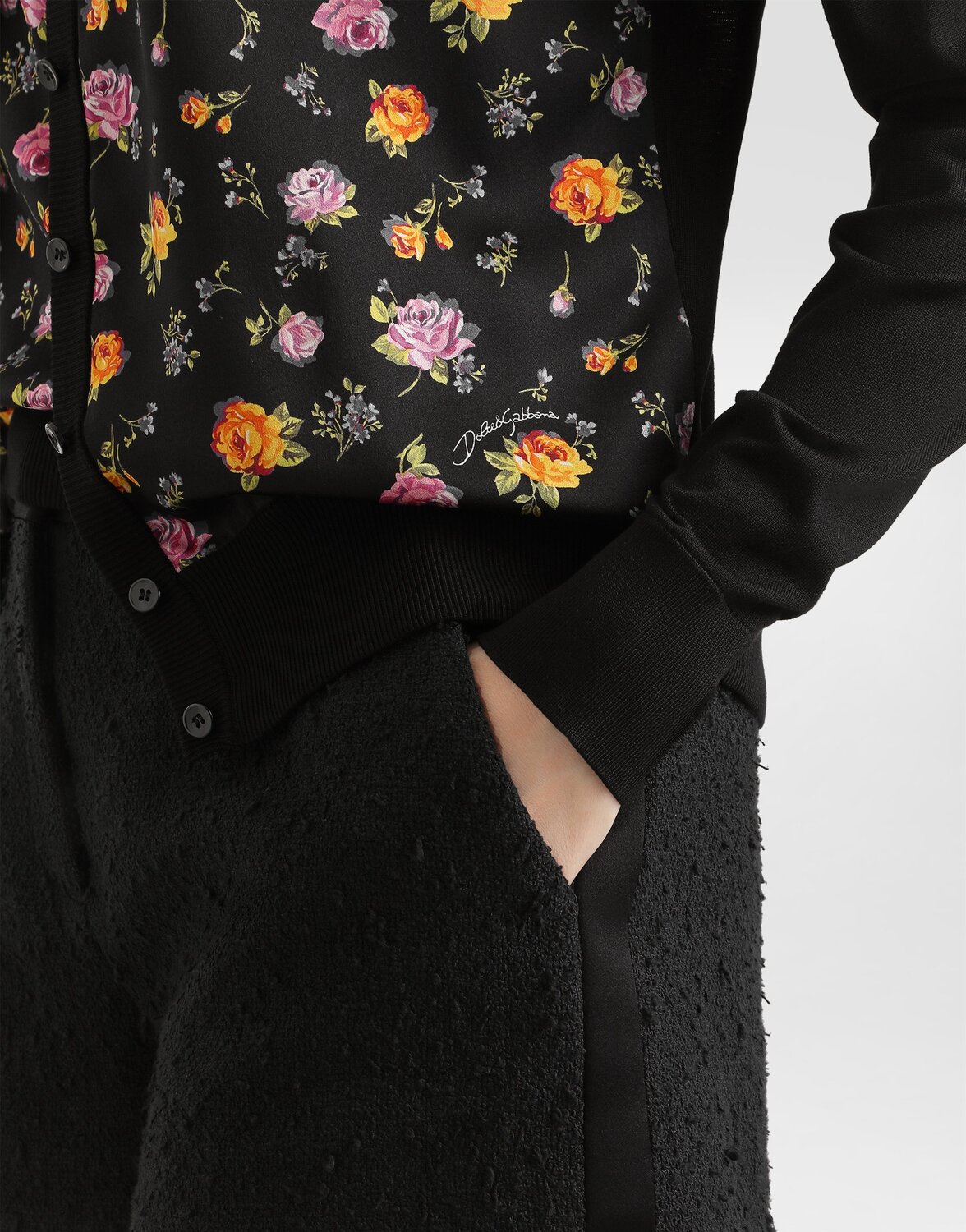 Атласный кардиган с принтом в виде маленьких букетов роз Dolce & Gabbana, мультиколор — фото 4