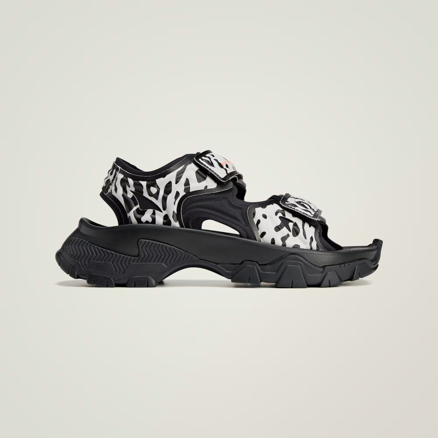 

Уличные сандалии by Stella McCartney Hika Adidas, цвет Cloud White/Core Black/Utility Black