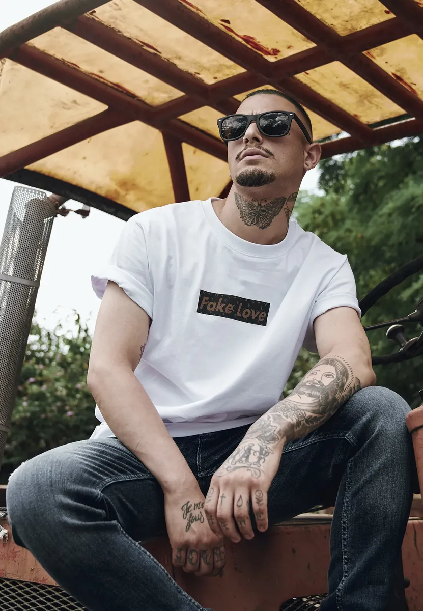 

Футболка Mister Tee "Мужская футболка Mister Tee Fake Love" Mistertee, белый