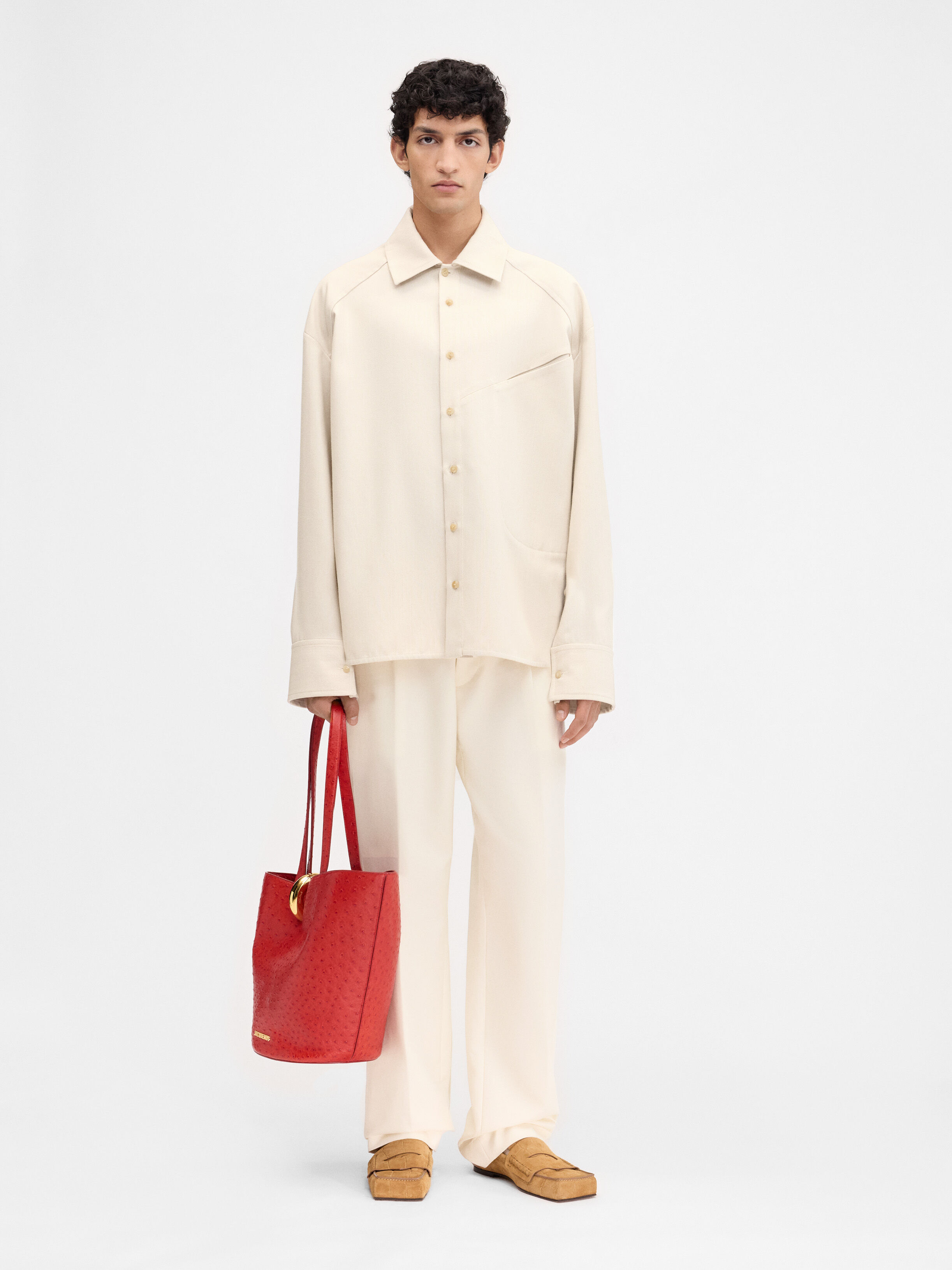 

Рубашка с длинными рукавами и косыми карманами. JACQUEMUS The Bateau long-sleeve shirt, светло-бежевый