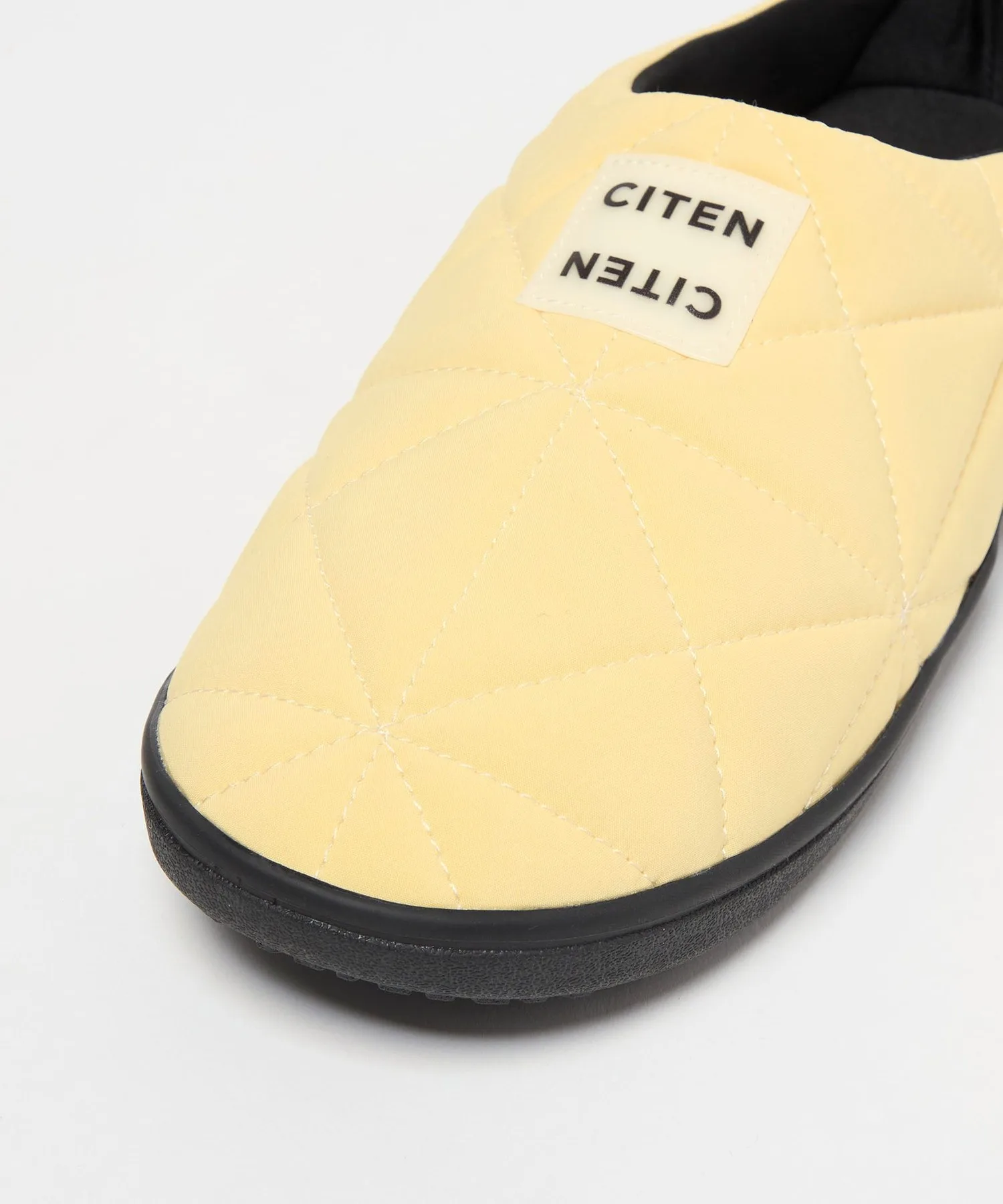 Универсальные тапочки с треугольным квилтингом CITEN Padded Slipper Shoes черные — фото 3