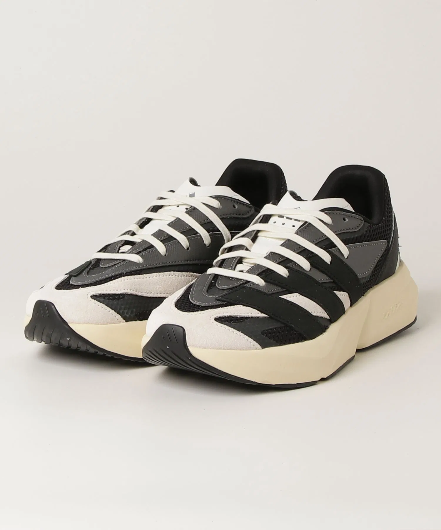 Мужские кроссовки adidas LIGHTBLAZE чёрно-белые