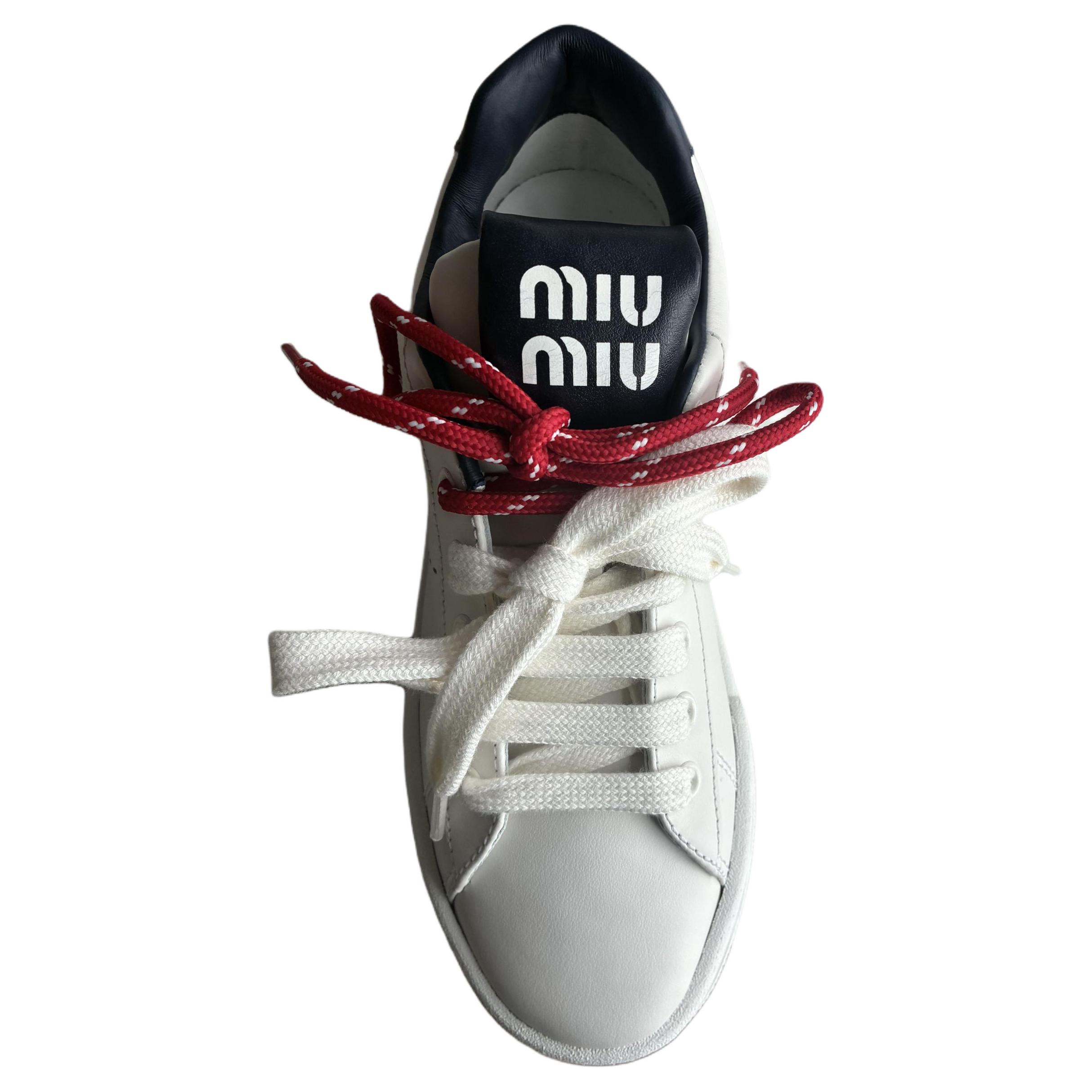 MIU MIU Низкие кроссовки для скейтбординга женские белые — фото 4