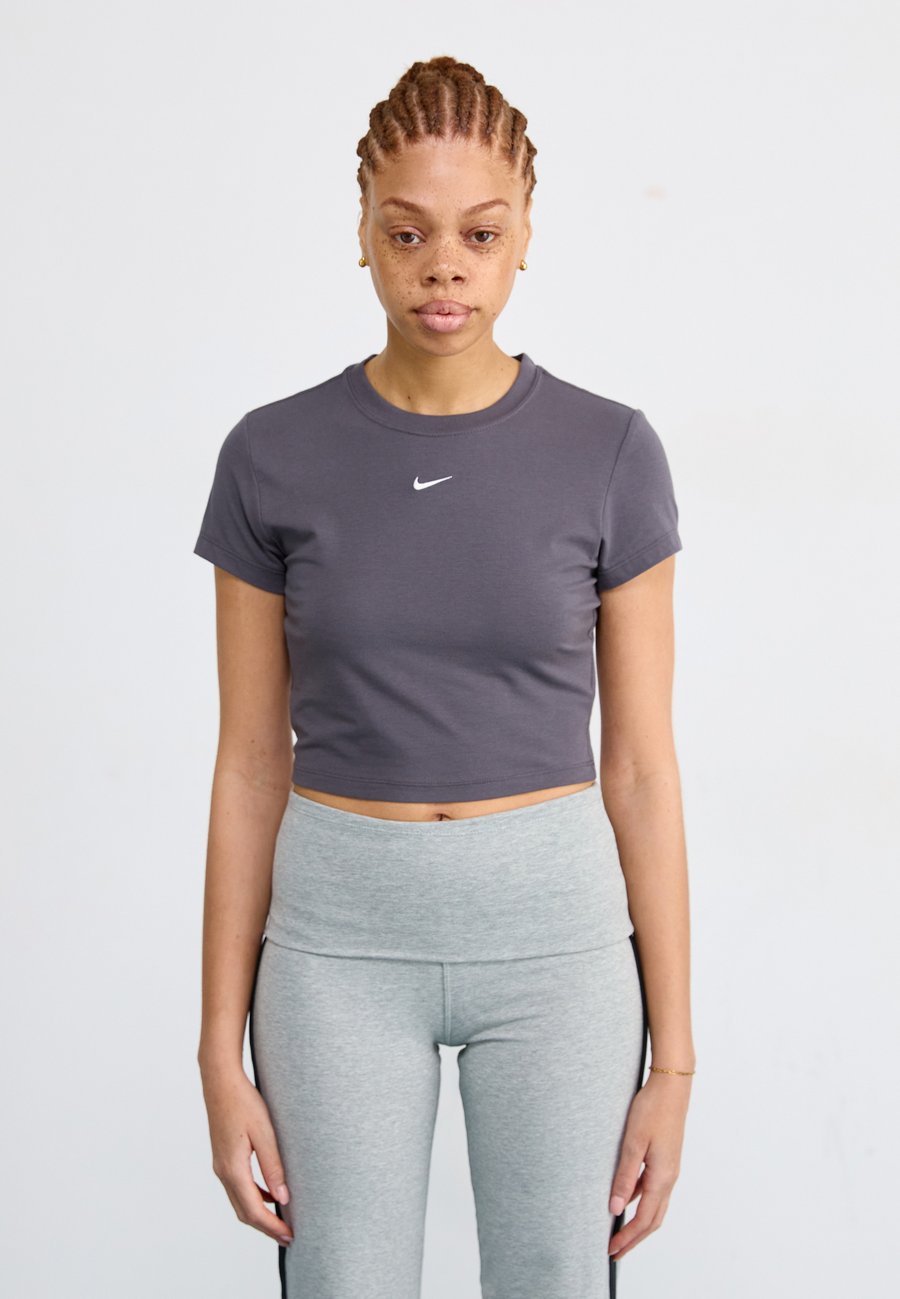 

Футболка Nike Sportswear CROP, Thunder Grey/Gunmetal
