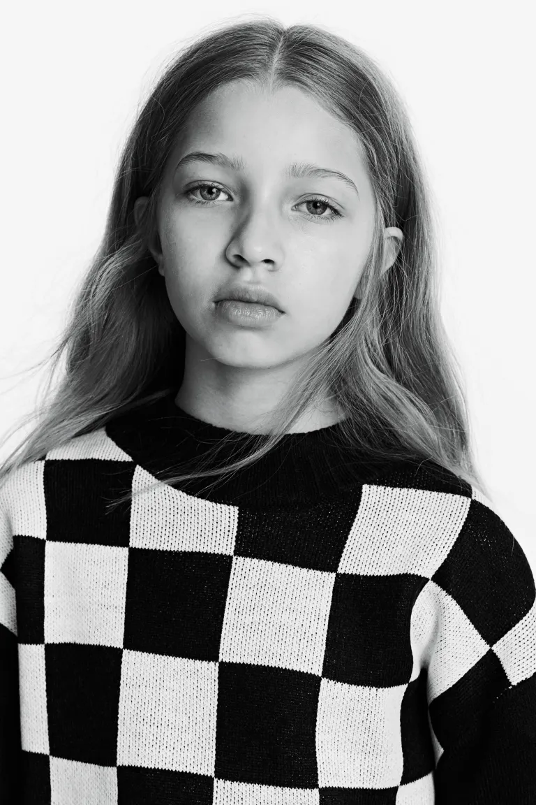 

Объемный свитер эластичной вязки H&M, черный