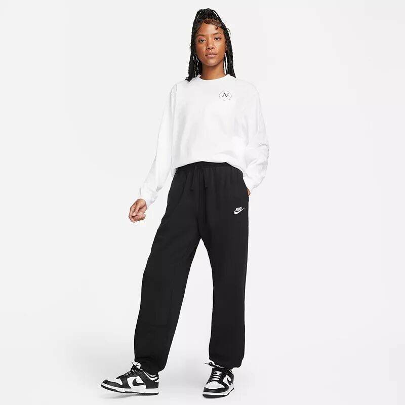 Женские флисовые спортивные штаны большого размера со средней посадкой Nike Sportswear Club, черный — фото 2