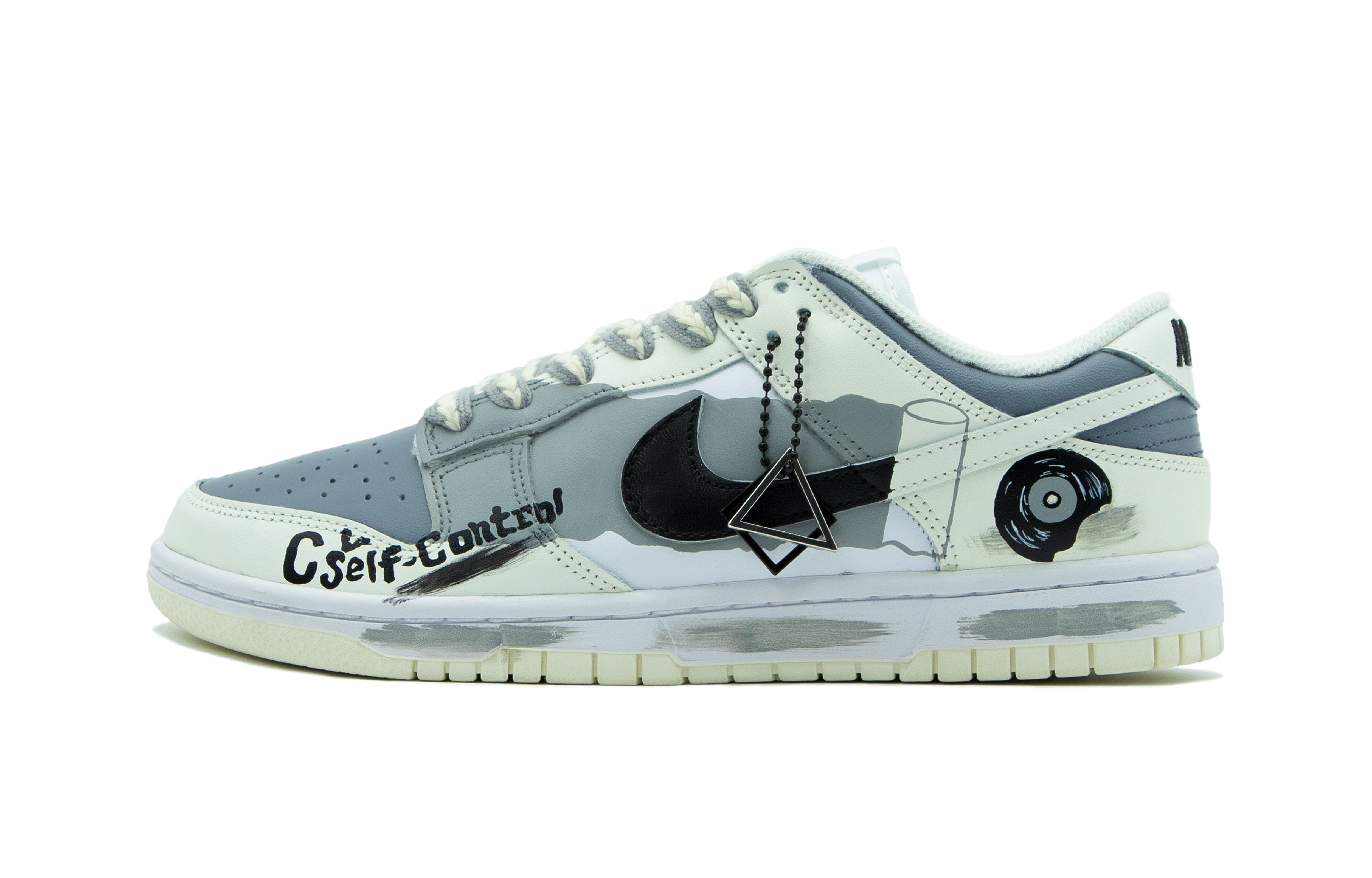 

Кроссовки Nike Dunk Skateboarding Shoes Women's Low-top Black/off-white/gray, цвет Off White