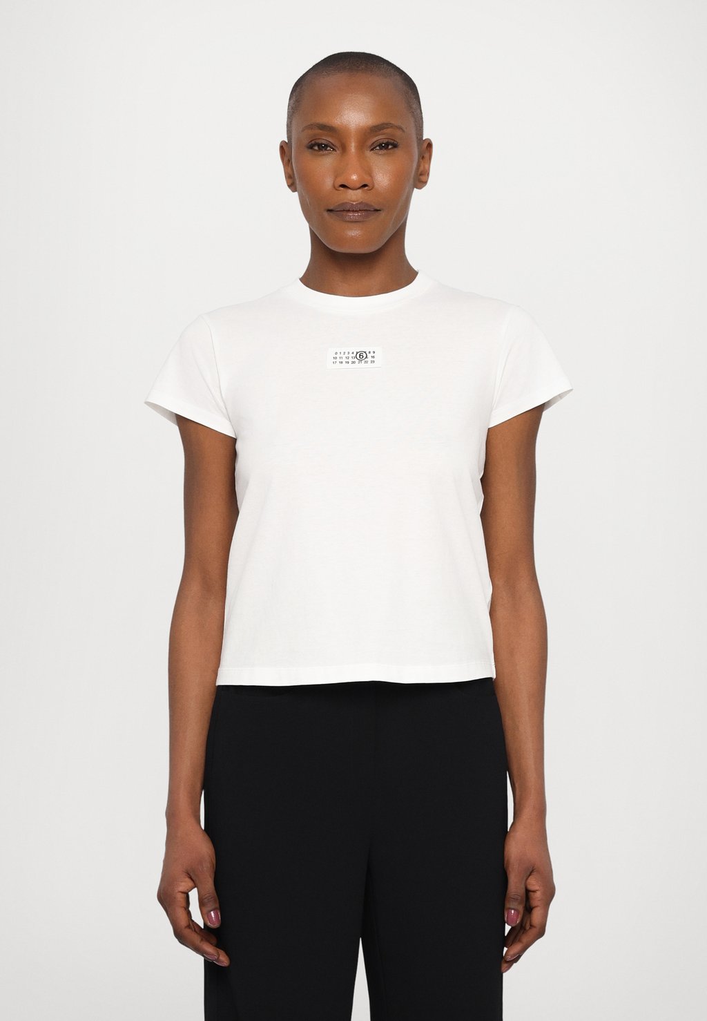 

Базовая футболка MM6 Maison Margiela, слоновая кость