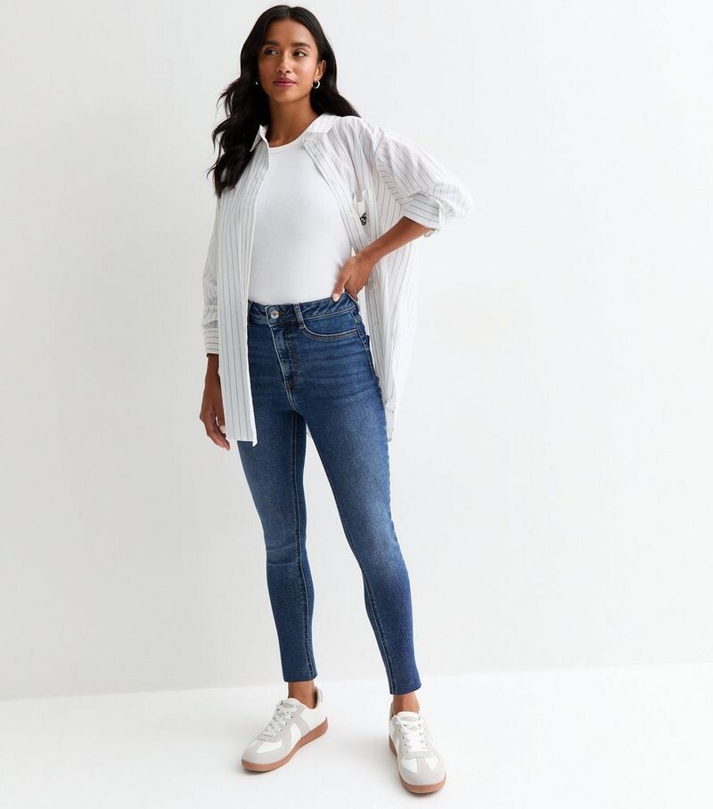 

Джинсы скинни Petite Blue Hallie Disco с потертостями New Look, синий