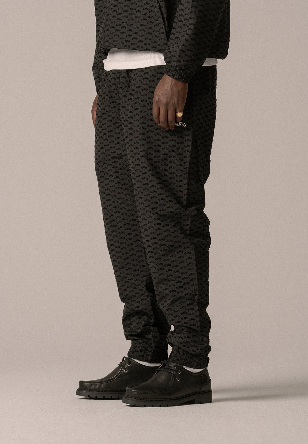 

Спортивные штаны ALLOVER TRACK PANTS UNISEX BLKVIS, черный