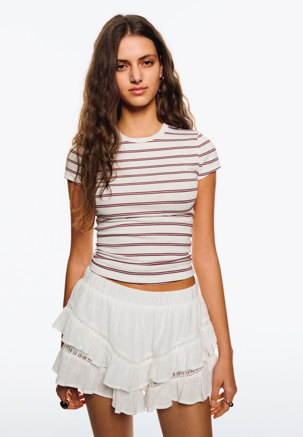 

Базовая футболка Bershka, бежевый