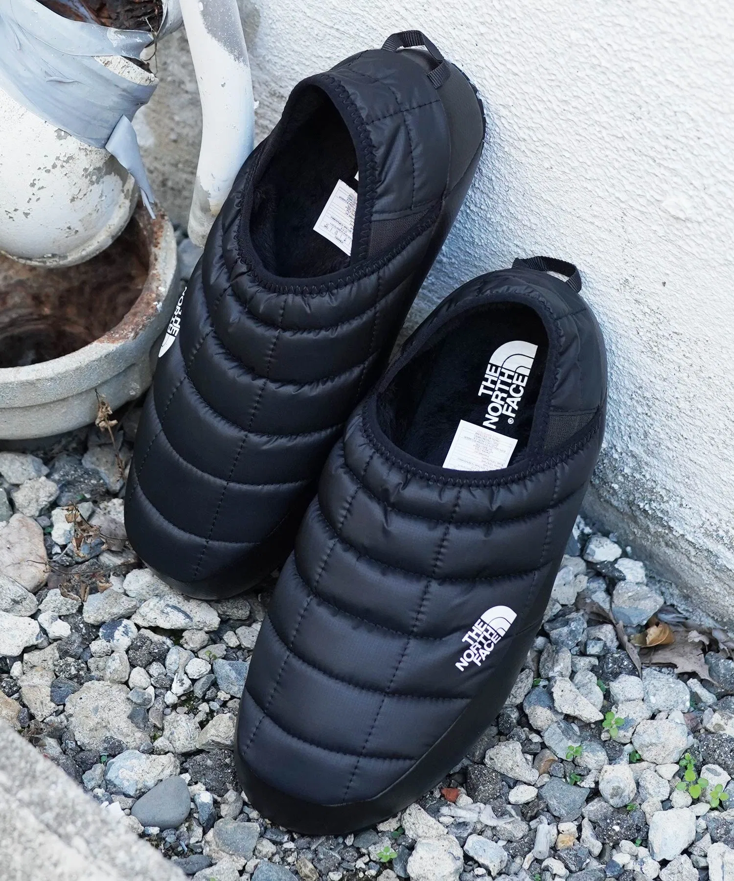 Мужские утеплённые тапочки-мюли THE NORTH FACE THERMOBALL чёрные — фото 2