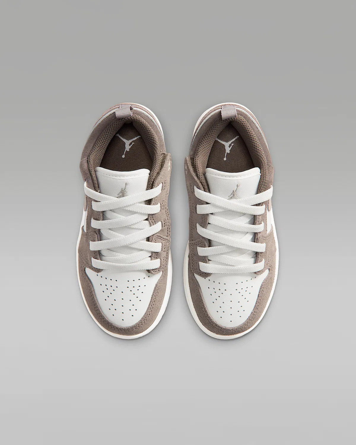 Детские кроссовки Jordan 1 Low Alt, Olive Grey/Summit White/Pale Ivory/Enigma Stone — фото 4