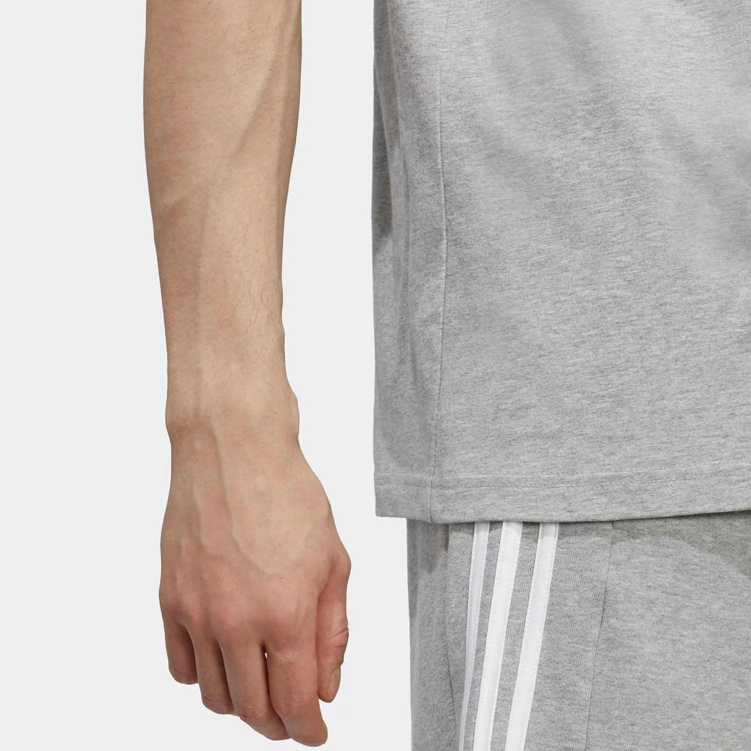 Футболка Adidas Essentials с вышитым логотипом — фото 3