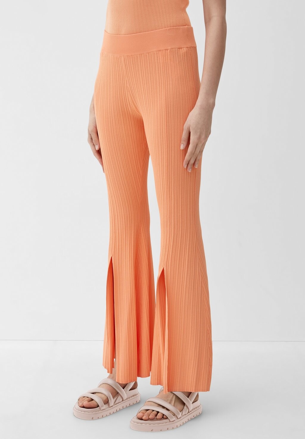 

Леггинсы MIT FLARED LEG UND SCHLITZ Leggings s.Oliver, абрикос
