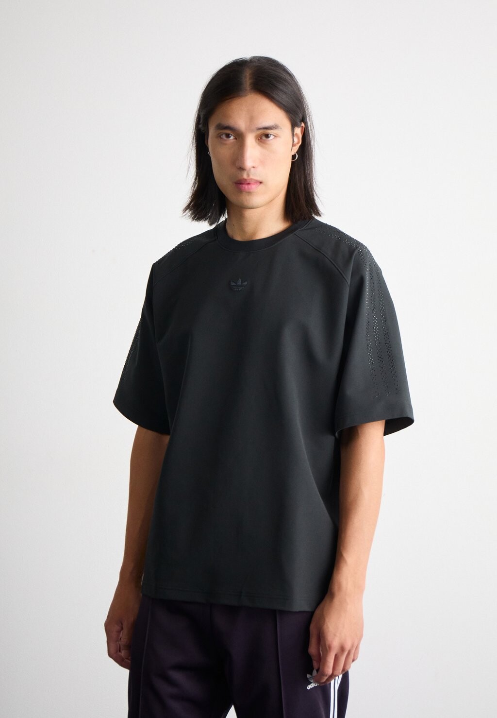 

Базовая футболка adidas Originals, черный