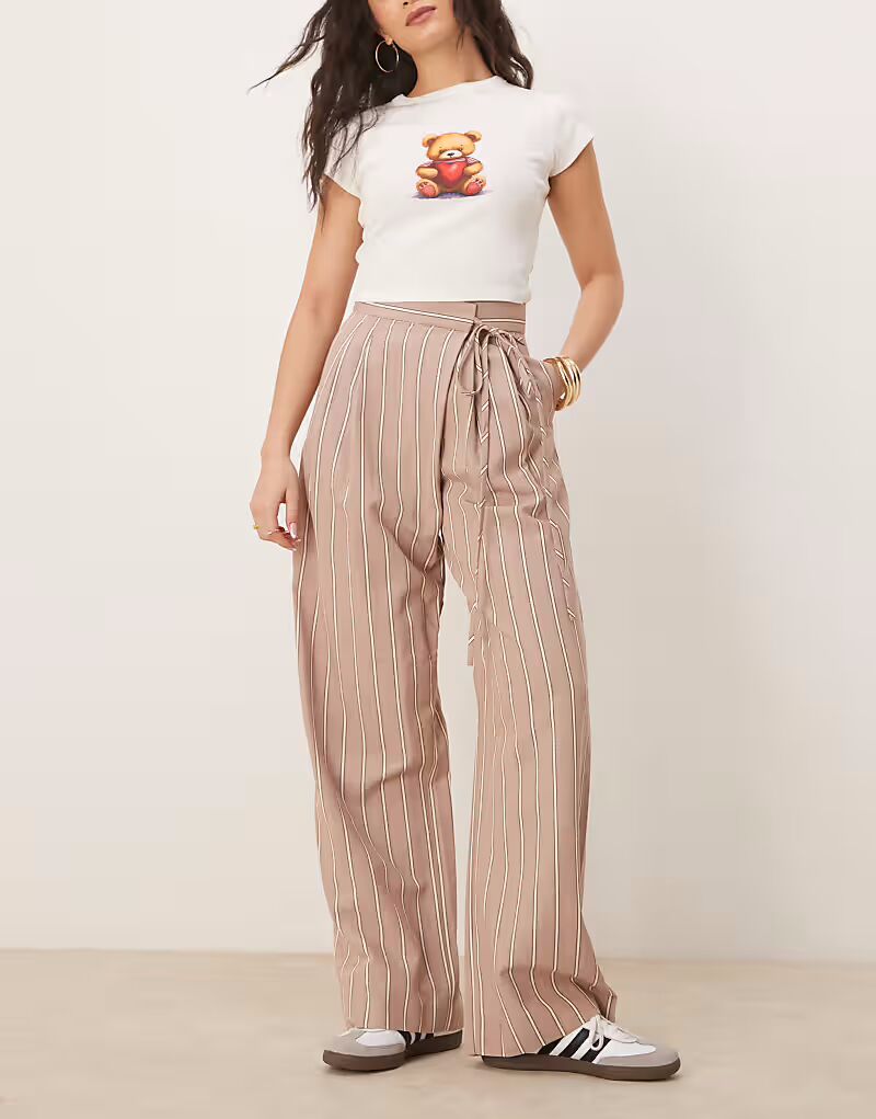 

Брюки ASOS DESIGN с запахом и завязками из льна в полоску под норку