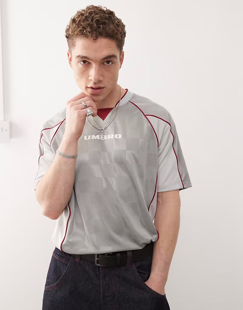 

Футболка Umbro из джерси с вставками серебристого цвета