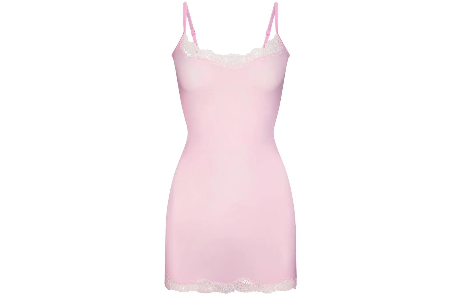 

Платье-комбинация кружевное SKIMS FITS EVERYBODY LACE SLIP DRESS цвета цветущей сакуры