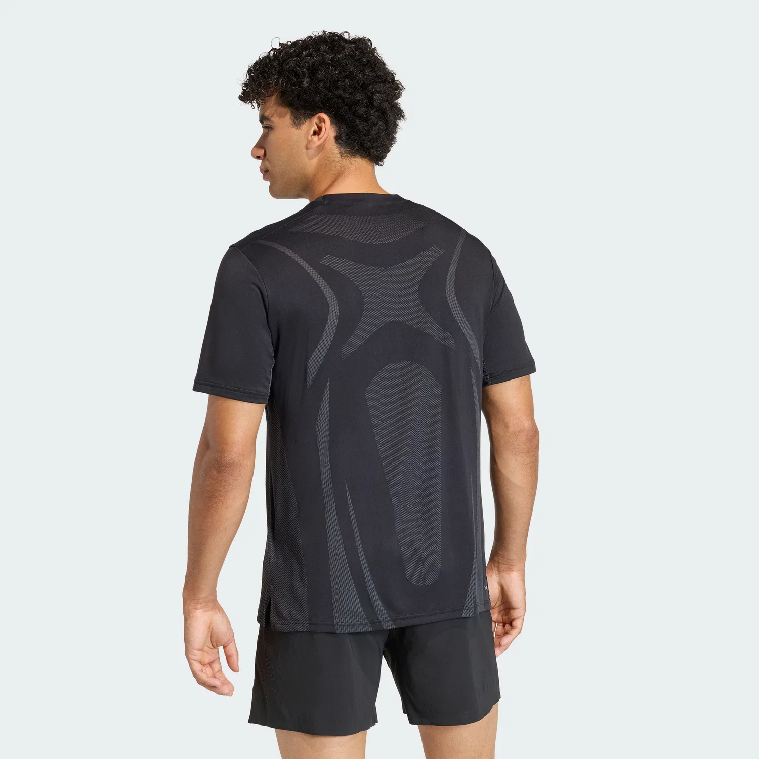 Мужская чёрная футболка Aeroready Intensity от Adidas — фото 2