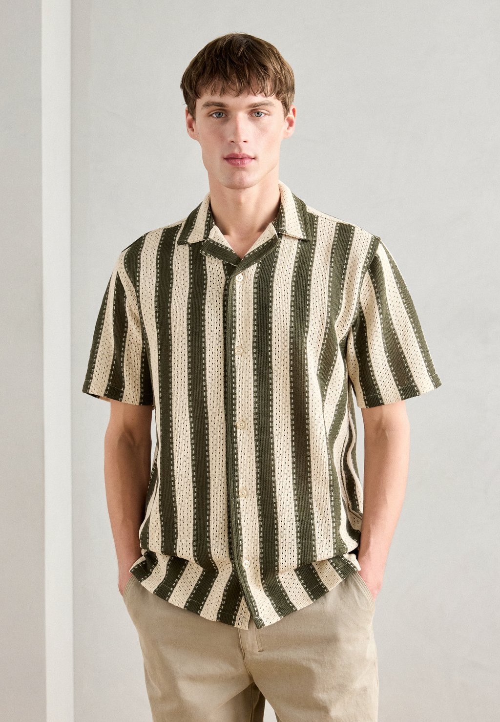 

Рубашка BOLD STRIPED RESORT SHIRT Lindbergh, хаки