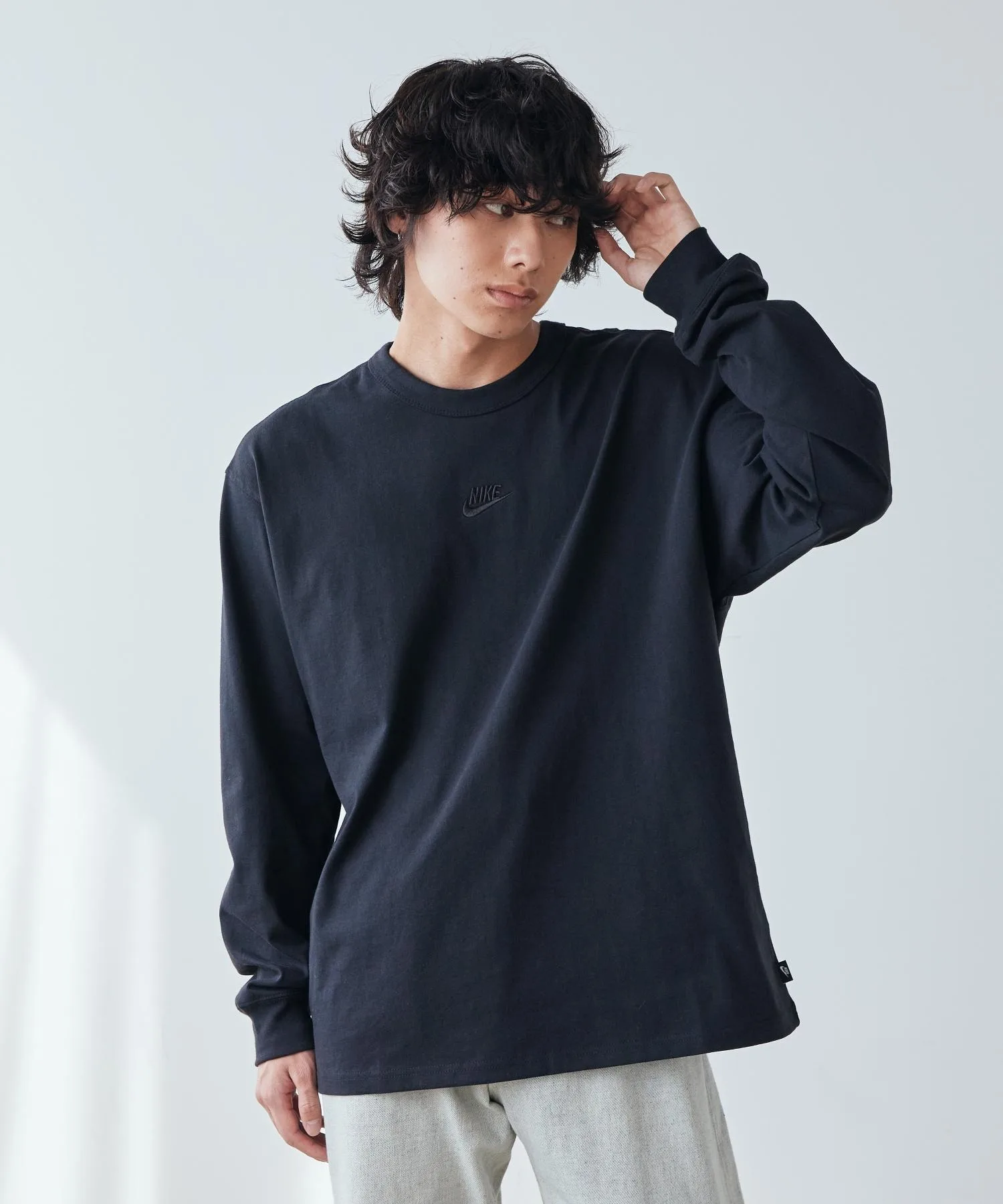 Мужская футболка с длинным рукавом Nike Sportswear Premium Essentials IH1128-010 чёрная