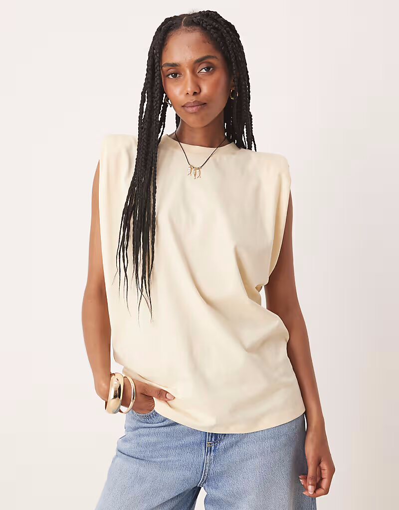 

Майка ASOS DESIGN с подплечниками цвета пахты