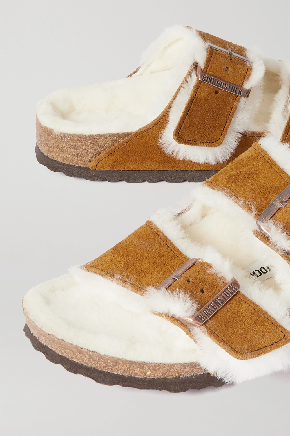 BIRKENSTOCK замшевые сандалии Arizona с подкладкой из овчины, бежевый — фото 2