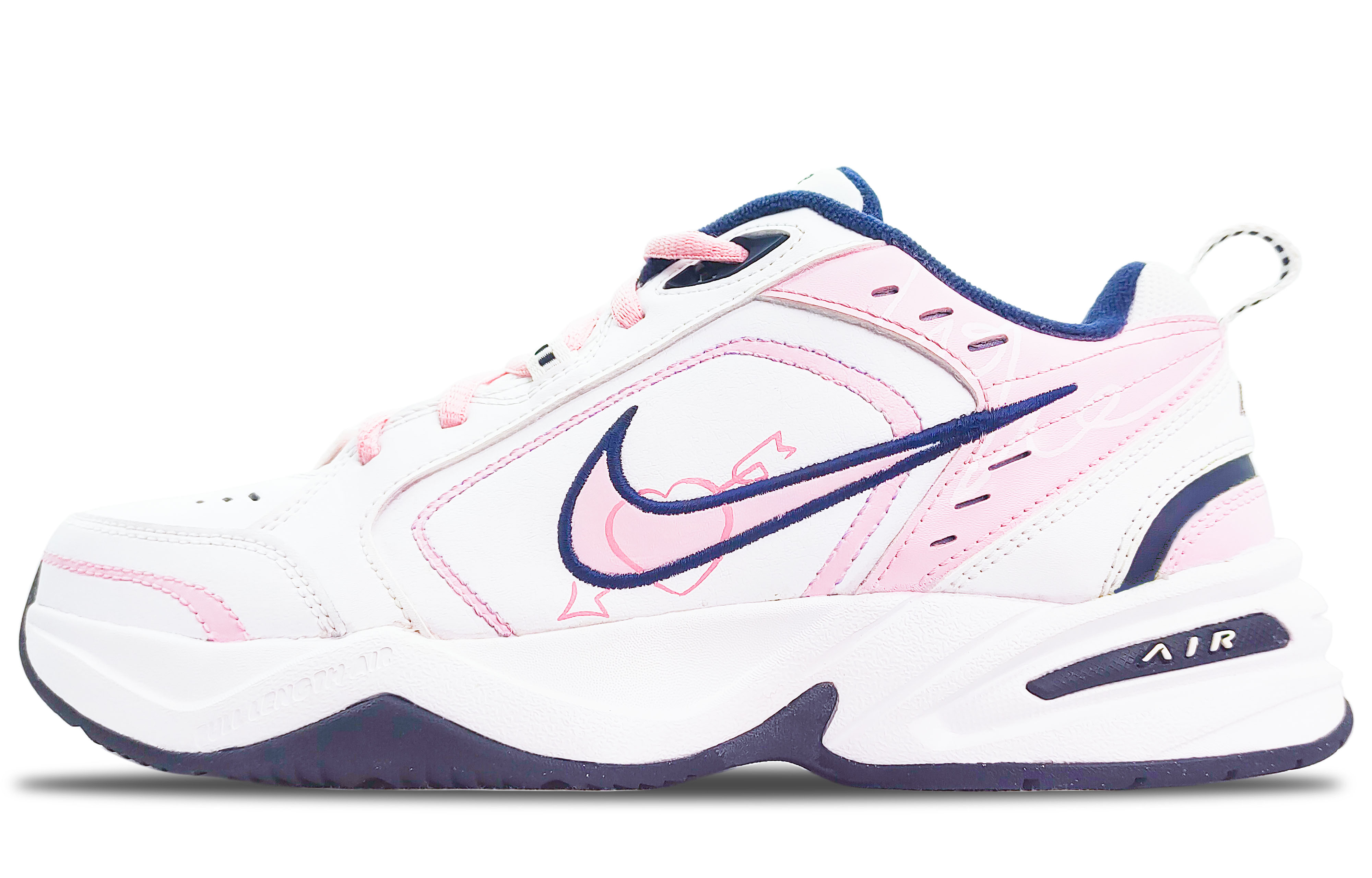 

Женские массивные кроссовки Nike Air Monarch 4, White