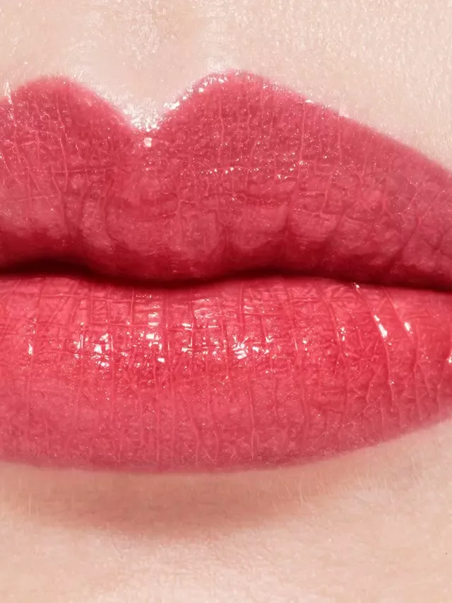 Помада Rouge Coco Longwear Satin Lipstick: увлажняющий и разглаживающий уход за губами CHANEL, 126 Venise — фото 3