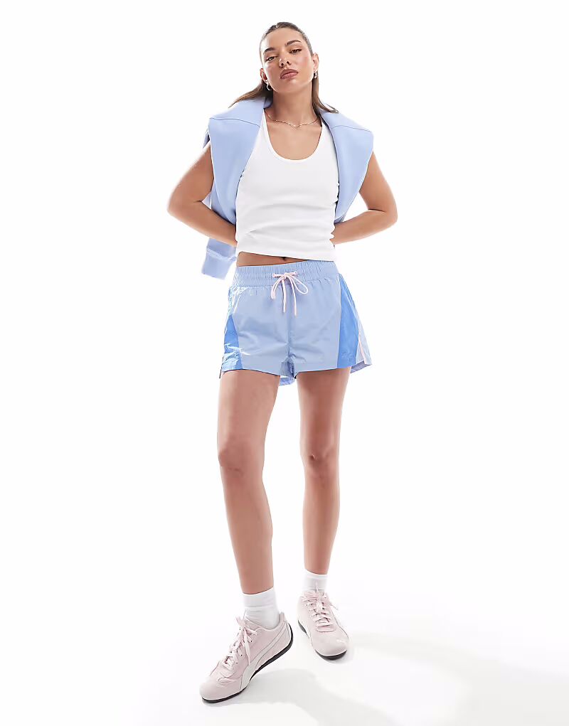 

Шорты из хлопка On level up в цвете виндсерферского синего цвета Cotton:On