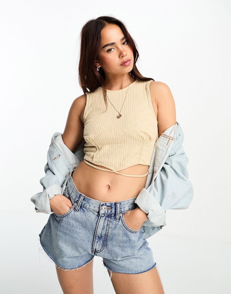 

Укороченный топ Vero Moda в рубчик с каменной завязкой