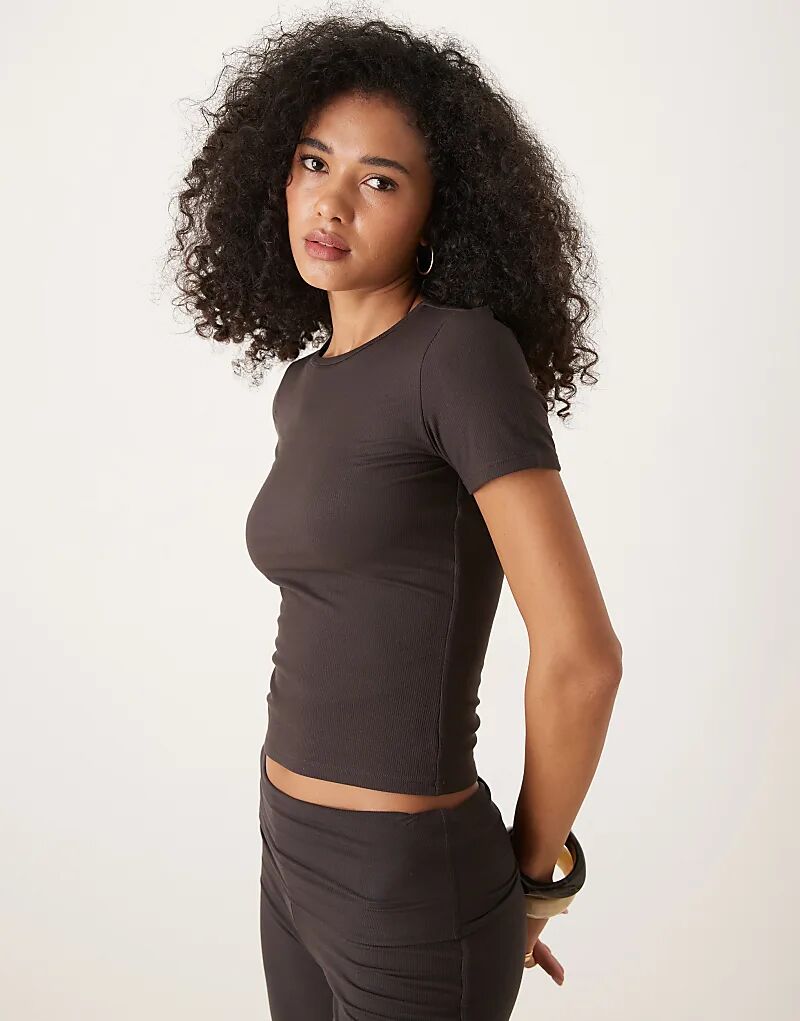 

Футболка Tala 365 с коротким рукавом, удлиненная, цвета эспрессо