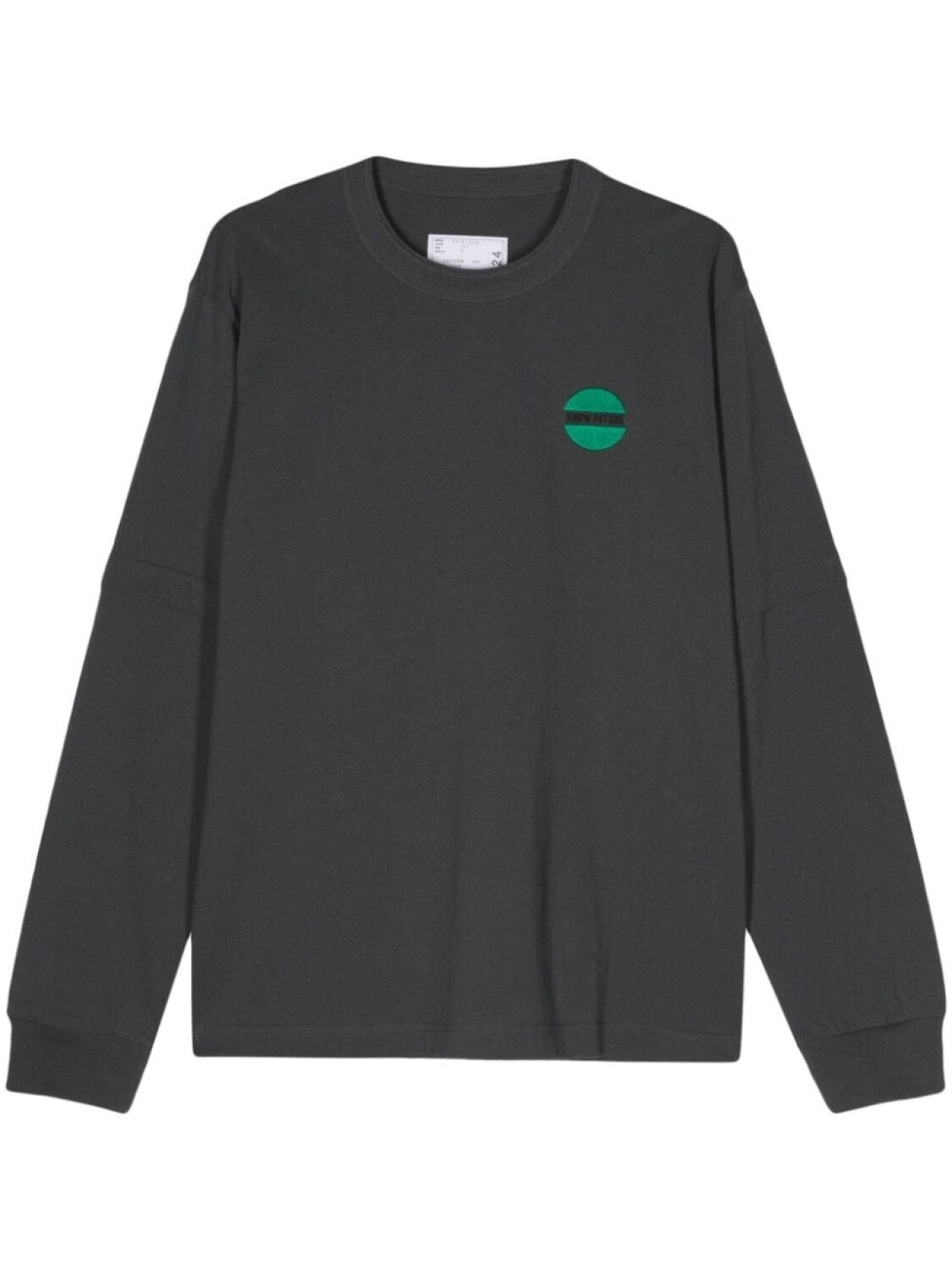 

sacai футболка с вышитой надписью, серый