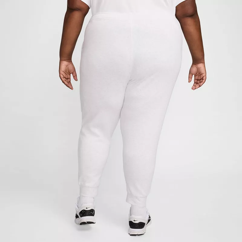 Женские флисовые джоггеры со средней посадкой Nike Sportswear Club (большие размеры), цвет Birch Heather — фото 2