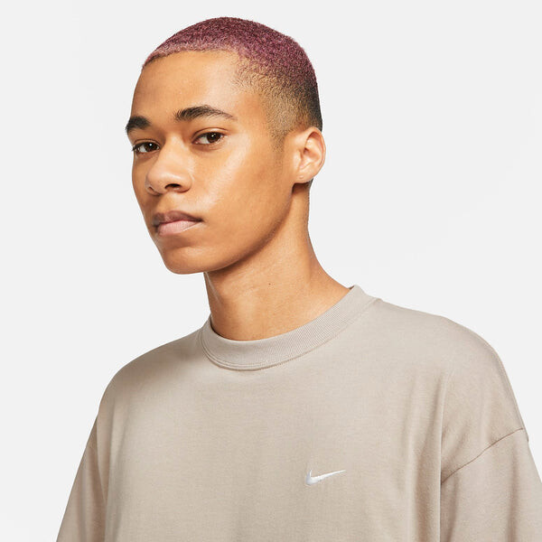 Футболка Nike NRG Solo Swoosh T-Shirt 'Malt White', цвет malt/white — фото 3