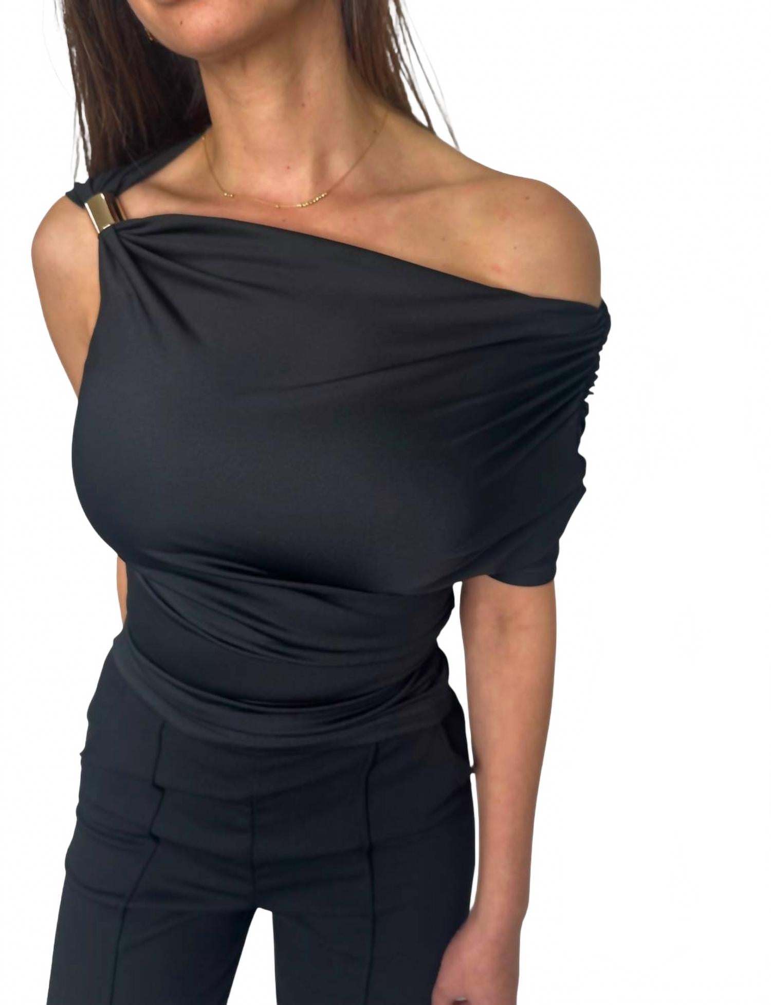 

Топ Selena с вырезом в черном цвете WonderxFans