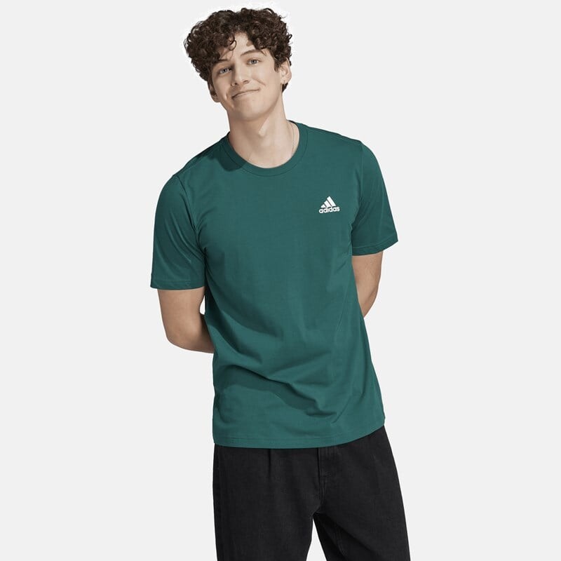 

Мужская футболка Essentials из одинарного джерси с линейной вышивкой логотипа Adidas, зеленый
