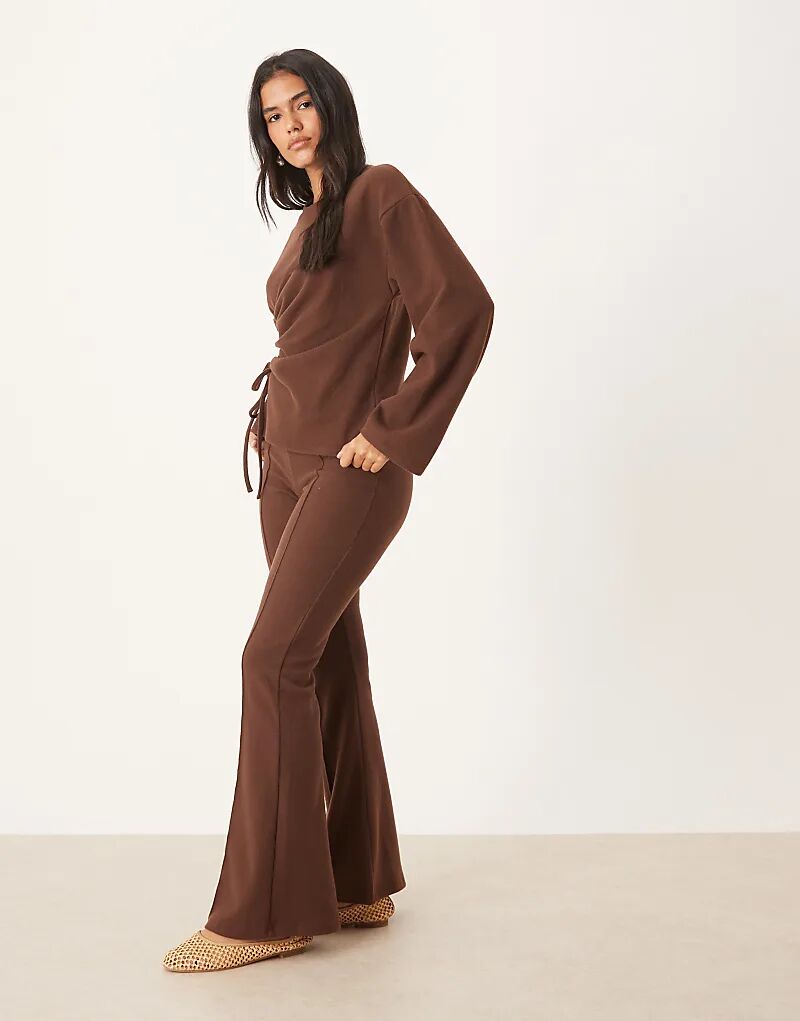 

Супермягкие брюки-клеш ASOS DESIGN шоколадного цвета