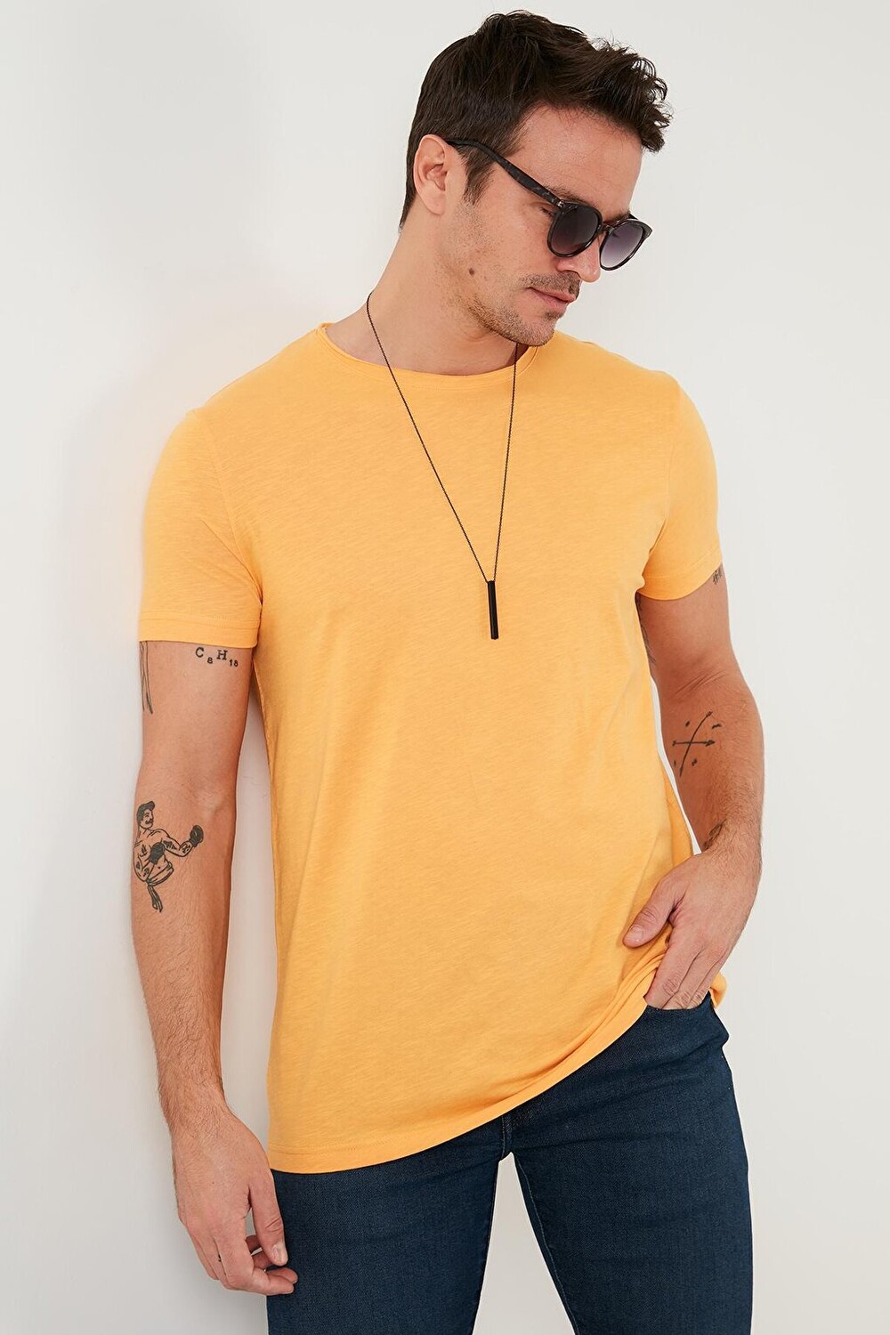 

Базовая футболка приталенного кроя из 100% хлопка с круглым вырезом 59020001 Buratti, желтый