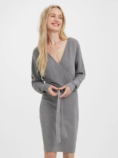 

Трикотажное платье Vero Moda "VMHOLLYREM LS V-NECK DRESS GA NOOS", серый