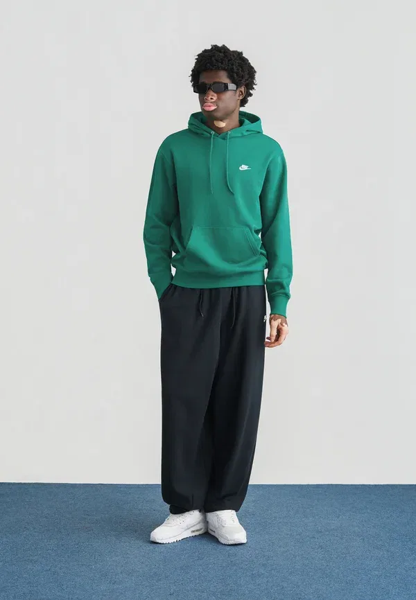 Толстовка с капюшоном Nike Sportswear Club Hoodie, малахитовый/белый — фото 2