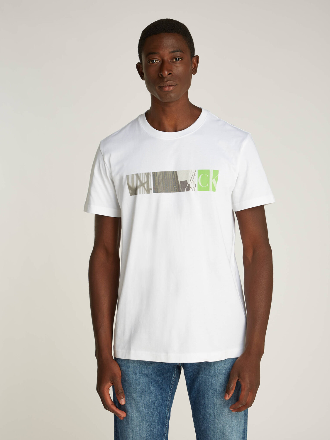 

Футболка CALVIN KLEIN JEANS CITY BLOCK Regular Fit, белый